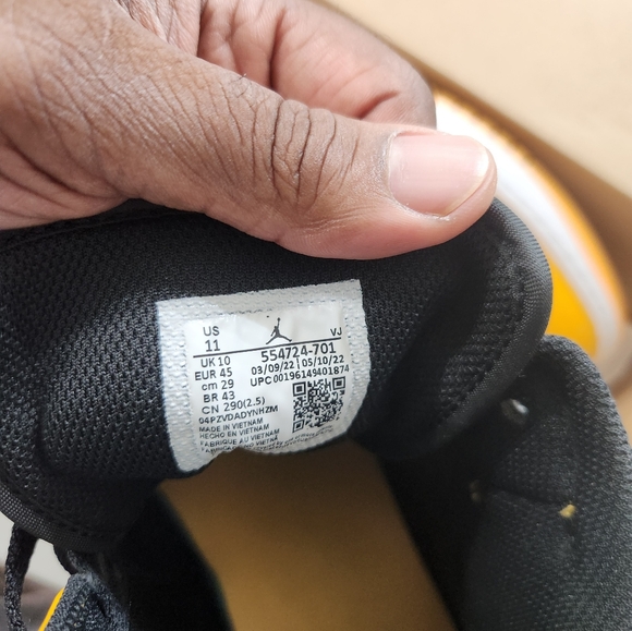 Air Jordan 1 - Picture 2 of 8